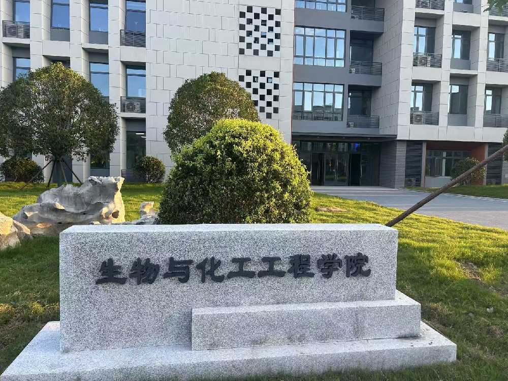 安多县扬州职业大学体育场高杆灯项目